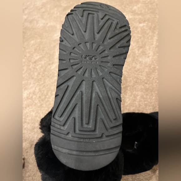 UGG Australia Bailey Button Short Boots Black Suede Sheepskin. Women’s size 8 - Picture 6 of 11